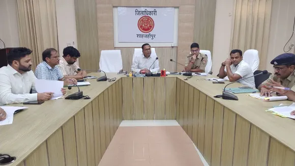जिलाधिकारी ने दिए औषधि वितरण और भंडारण की जांच के निर्देश