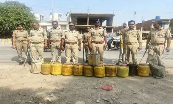 आबकारी निरीक्षक सदर सौरभ कुमार नें 60 लीटर अवैध व जहरीली शराब बरामद की