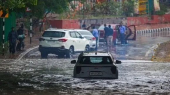 heavy rain in Delhi 25 may, 2025