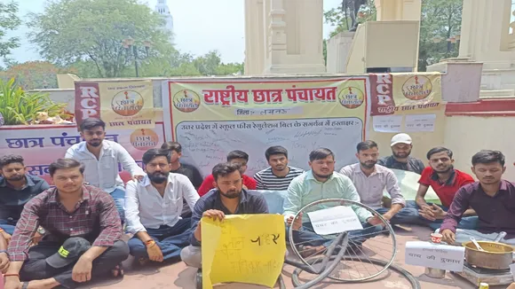 Students staged unique protest setting up tea puncture shop