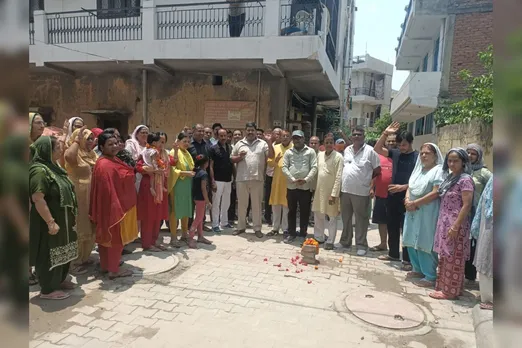 Ghaziabad: लाजपत नगर के वार्ड 75 में सीवर लाइन का उद्घाटन