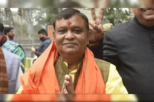 Ghaziabad: होर्डिंग्स से सांसद का फोटो गायब, भाजपा में छिड़ा घमासान