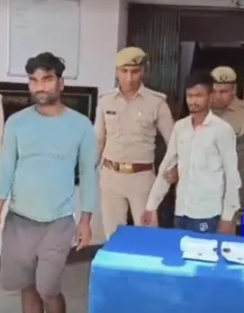 पुलिस हिरासत में दोनों आरोपी।