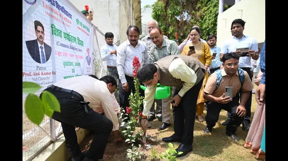 लखनऊ विश्वविद्यालय में वृक्षारोपण कार्यक्रम