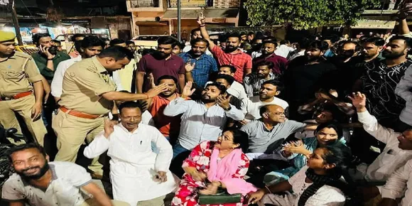 , कांग्रेस कार्यकर्ताओं का धरना