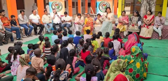 पौधारोपण, उपहार और शिक्षा, सहयोग संस्था की अनोखी पहल