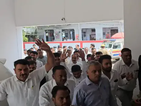 अधिवक्ताओं ने थाना प्रभारी के खिलाफ कार्रवाई की मांग 