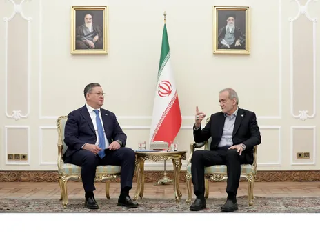 Iran's President Masoud Pezeshkian and Kazakhstan's Deputy PM, Murat Nurtleyu
