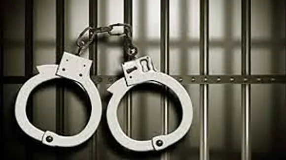दो कारतूस के साथ गिरफ्तार 