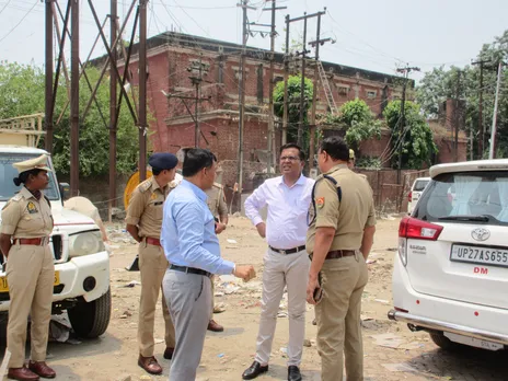 , डीएम ने दिए रेलवे ग्राउंड में स्थानांतरण के निर्देश