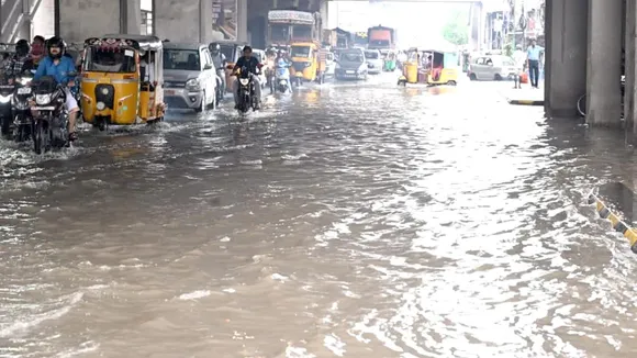 हैदराबाद में हो रही भारी बरसात से जनजीवन अस्त व्यस्त | यंग भारत न्यूज