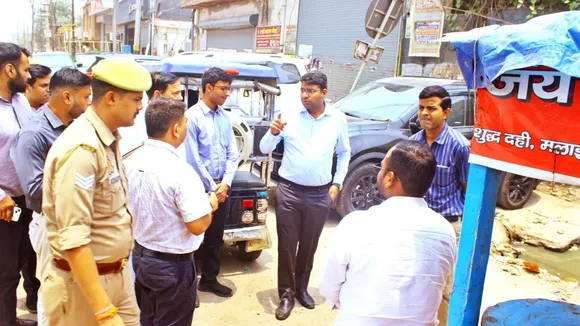जिलाधिकारी का निरीक्षण 
