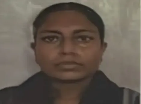 शाहजहांपुर में सड़क हादसे में 45 वर्षीय महिला की मौत हो गई।