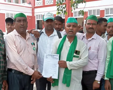 कलक्ट्रेट परिसर में ज्ञापन देने जाते भारतीय किसान यूनियन राष्ट्रीयतावादी अराजनैतिक के कार्यकर्त