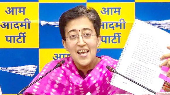 Delhi News : 'क्लासरूम घोटाला केस' कितना सच? — कितना झूठ? Atishi ने बताई नई कहानी | यंग भारत न्यूज