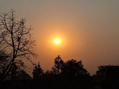 तापमान में उछाल, बूंदाबांदी के आसार