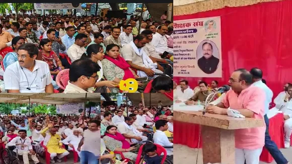 Teachers protest against online transfer