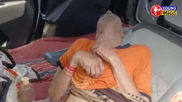Family went to see Taj Mahal by locking the elderly in the car