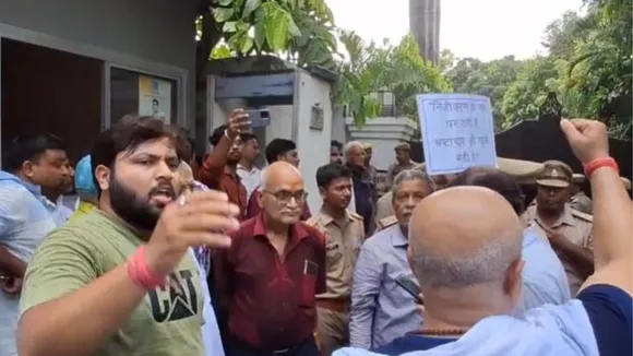 protest agaings electricity privatisation energy minister home