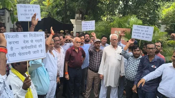 protest energy minister home