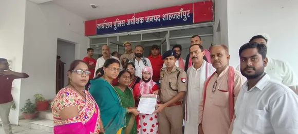 एसपी कार्यालय पहुंचकर सीओ सिटी पंकज पंत को ज्ञापन सौंपा