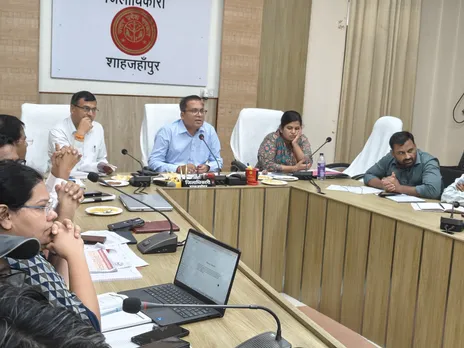 डिप्थीरिया टीकाकरण को लेकर जिलाधिकारी की अध्यक्षता में बैठक