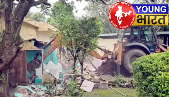 Uttarakhand News : नैनीताल में चला 'बुलडोजर', सरकारी जमीन पर बनीं अवैध मजारें जमींदोज | यंग भारत न्यूज
