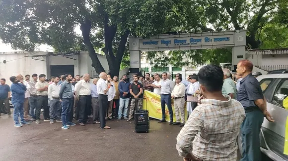 protest electricity workers against privatisation