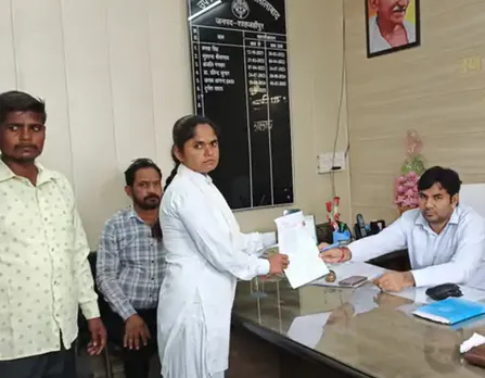 ग्रामीणों ने SDM को सौंपा ज्ञापन