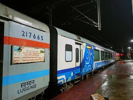 Jan Shatabdi train