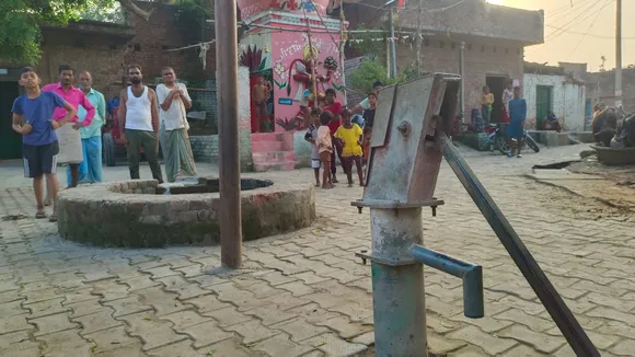 ग्राम सहतेपुर में शोपीस बने कुआं और इंडिया मार्का हैंडपंप