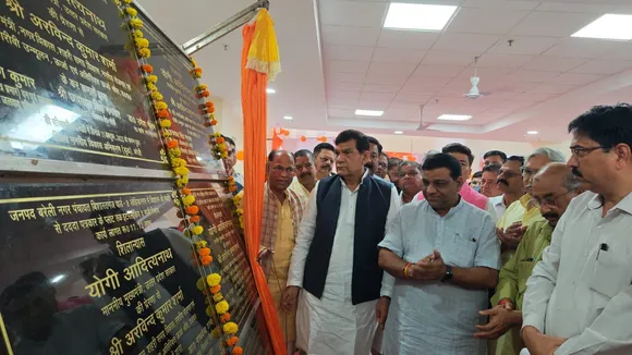 बरेली में विकास परियोजनाओं का लोकार्पण करते नगर विकास मंत्री अरविंद कुमार शर्मा