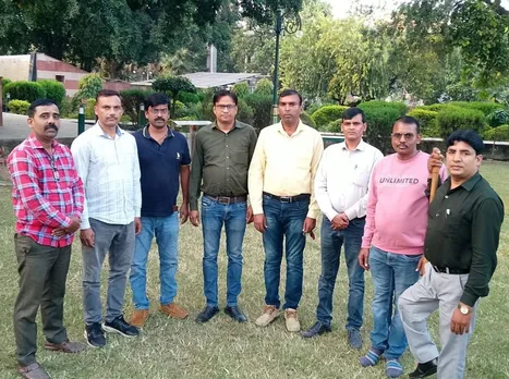 दीवाली से पूर्व वेतन रोकने पर आंदोलन के निर्णय के बाद रोष जताते शिक्षक