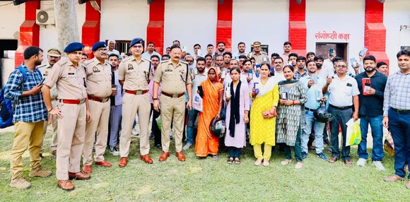 शाहजहांपुर पुलिस की बड़ी कामयाबी: एसपी राजेश द्विवेदी ने 15 लाख कीमत के 61 मोबाइल फोन किए मालिकों को सुपुर्द