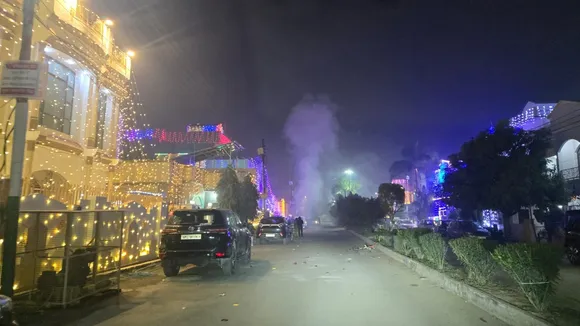 दीपावली पर आधीरात के बाद भी जगमगाती साउथ सिटी पाश कालोनी, सडक पर आतिशबाजी के उठते गुबार