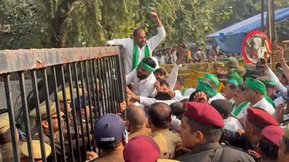 Farmers create ruckus outside Noida Authority office