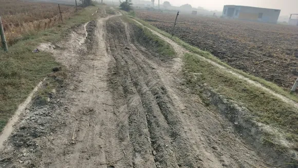 तुर्कीखेड़ा–सरसम कच्चा मार्ग बरसात में कीचड़ से भरा रास्ता, पक्की सड़क का इंतजार जारी