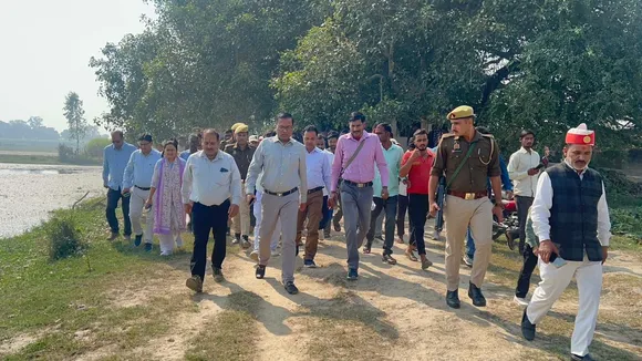 नाहिल झील का निरीक्षण करते डीएम