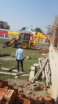 झारखंड के राज्यपाल संतोष गंगवार के पैतृक गांव में बीडीए का बुलडोजर