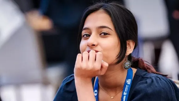 भारतीय चेस खिलाड़ी Divya Deshmukh ने दर्शकों पर ही लगा डाला लिंगभेद का  आरोप, सोशल मीडिया के जरिये बताई पूरी सच्‍चाई - Divya Deshmukh alleges  discrimination by spectators in ...