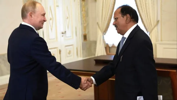 पुतिन से मिले NSA डोभाल, यूक्रेन के राष्ट्रपति जेलेंस्की का कौन सा संदेश  दिया? - NSA Doval meets Russian president Vladimir Putin Kremlin says not  conveyed any message from zelensky to putin