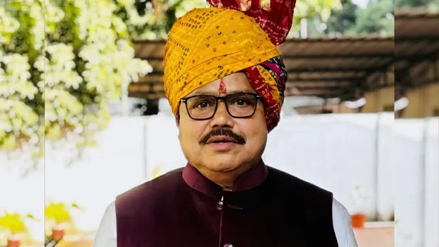 सिंधिया के सामने नतमस्तक होने वाले एमपी के मंत्री प्रद्युम्न सिंह तोमर कौन  हैं? - who is mp minister pradyuman singh tomar who bowed before scindia  and lay down at his feet -