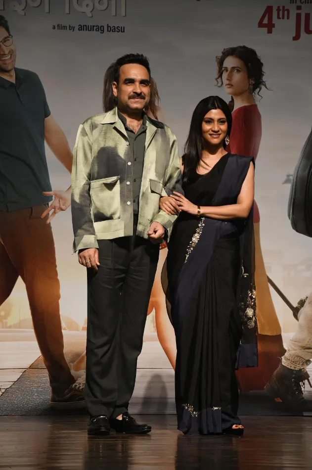 Pankaj Tripathi and Konkona Sen Sharma looked adorable as they play the third pair in the film. (Image Viral Bhayani)