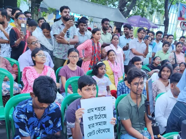 Students join jobless teachers' protest near Bikash Bhavan: Marched along  with 'eligible' jobless teachers, attend open-air moral class - West Bengal  News | Bhaskar English