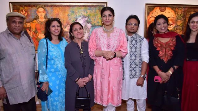 'Mast-mast' art-lover Raveena Tandon inaugurates 'artistic' series by Vishal Sablley's 'Nayika' by Chaitanya Padukon