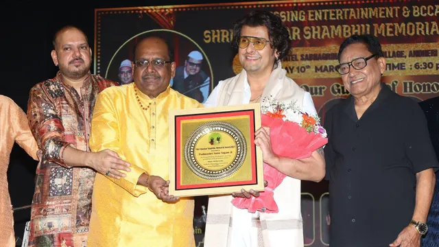 Iconic Sonu Nigam, honoured with Shri Shankar Shambhu Memorial Award 2025 in presence of celebs Jaspinder Narula, Manoj Muntashir, Ram Shankar etc! by Chaitanya Padukone
