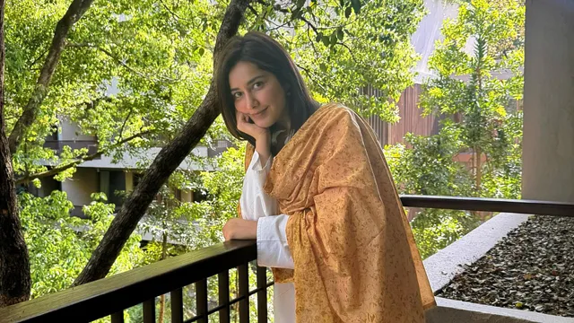 Raashii Khanna Stuns in No-Makeup Look During Nature Retreat, Fans Adore Her Glow