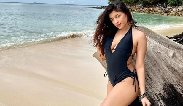 Actress Simran Nerurkar sets the temperature soaring with beach pics from Thailand trip