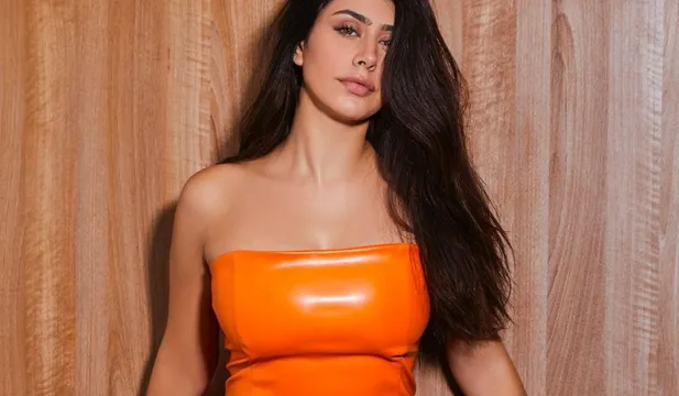 Actress Warina Hussain effortlessly flaunts her post-shoot tanned body pictures in this hot mini dress; check out the pictures now