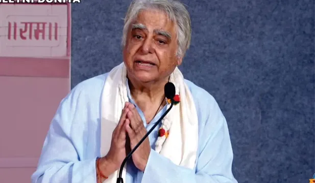 Son Prem Sagar received the award, bestowed to Maharishi Ramanand Sagar, Tulsidas of modern times, from the lotus hands of Param Pujya Morari Bapu... BY Sulena Majumdar Arora